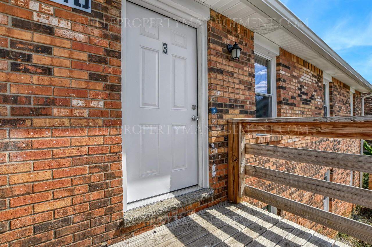 419 Woodcreek Dr #3 - Photo 2 of 15