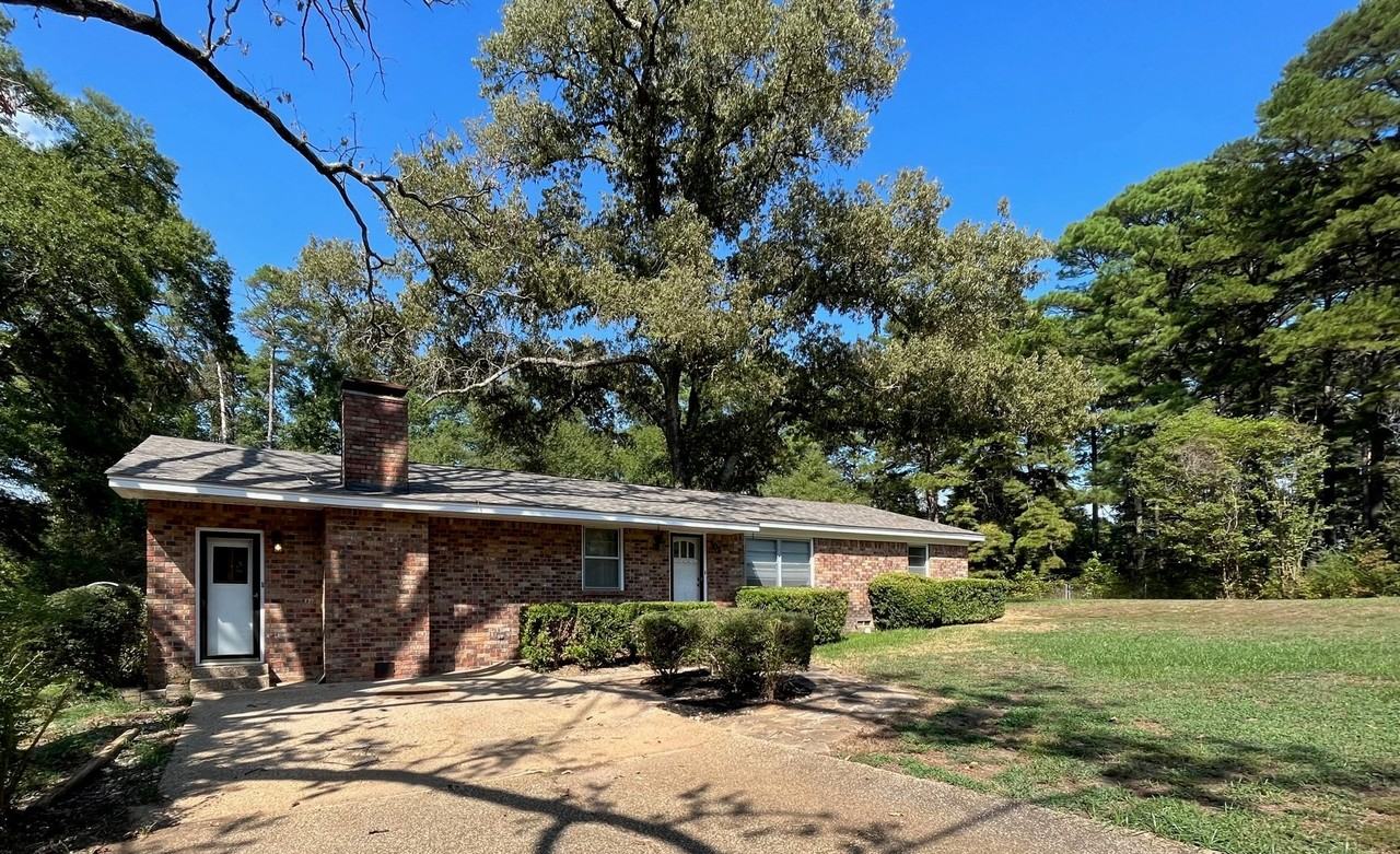 105 Carol St - Photo 2 of 16