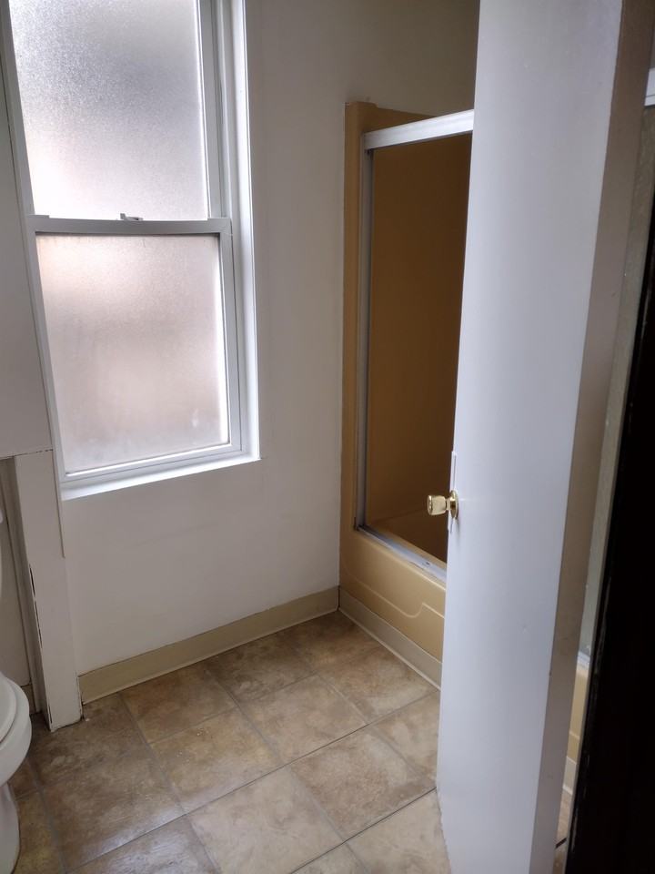 510 Center St #1 - Photo 2 of 9