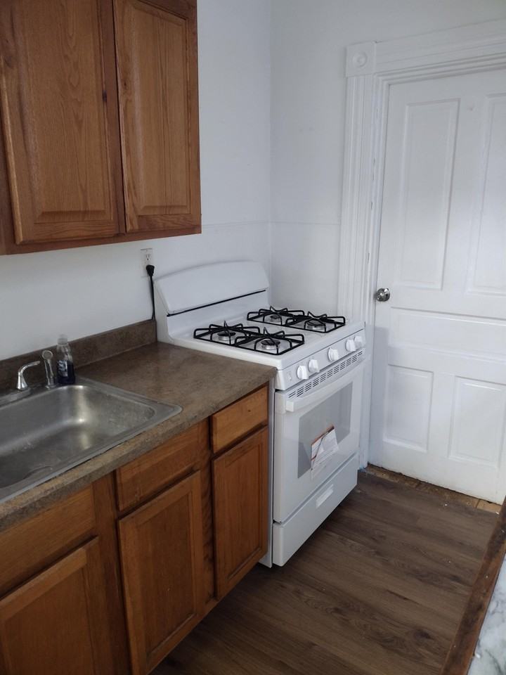 510 Center St #1 - Photo 3 of 9