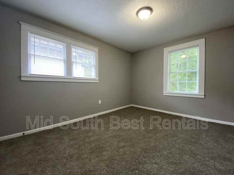 2919 S Izard St - Photo 4 of 8