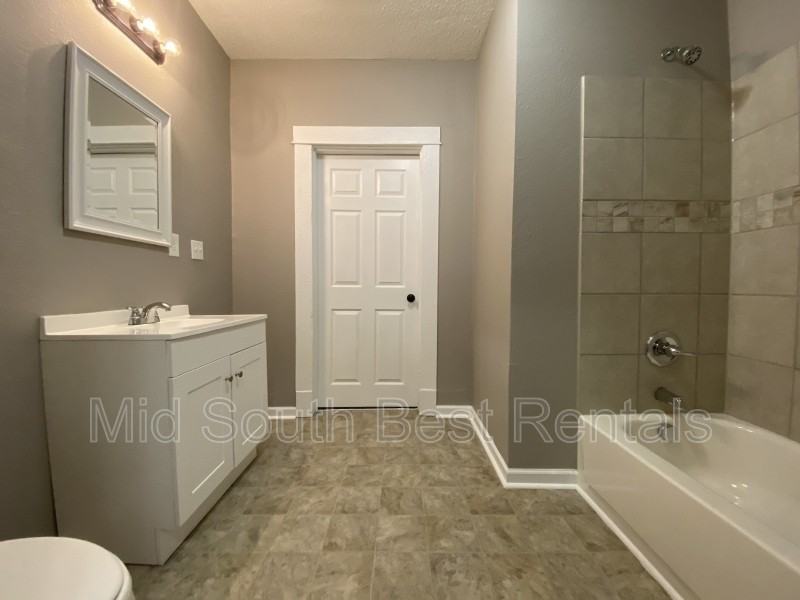 2919 S Izard St - Photo 7 of 8