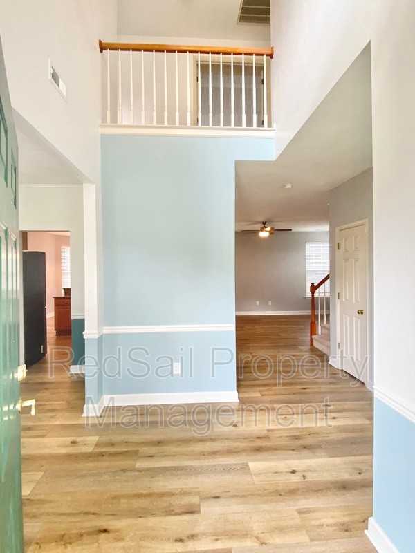 102 Prescott Ct - Photo 3 of 29