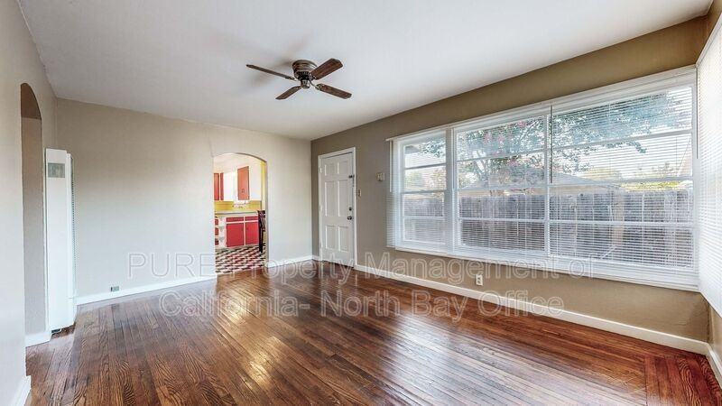 417 S E St - Photo 2 of 39