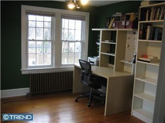 609 Academy St - Photo 2 of 9