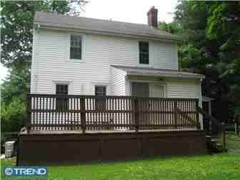 609 Academy St - Photo 6 of 9