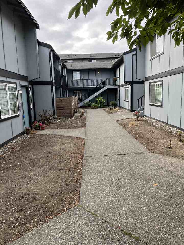 4005 S Warner St #9 - Photo 3 of 3