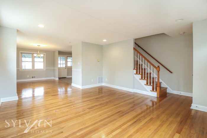 1271 Halstead Rd - Photo 2 of 15