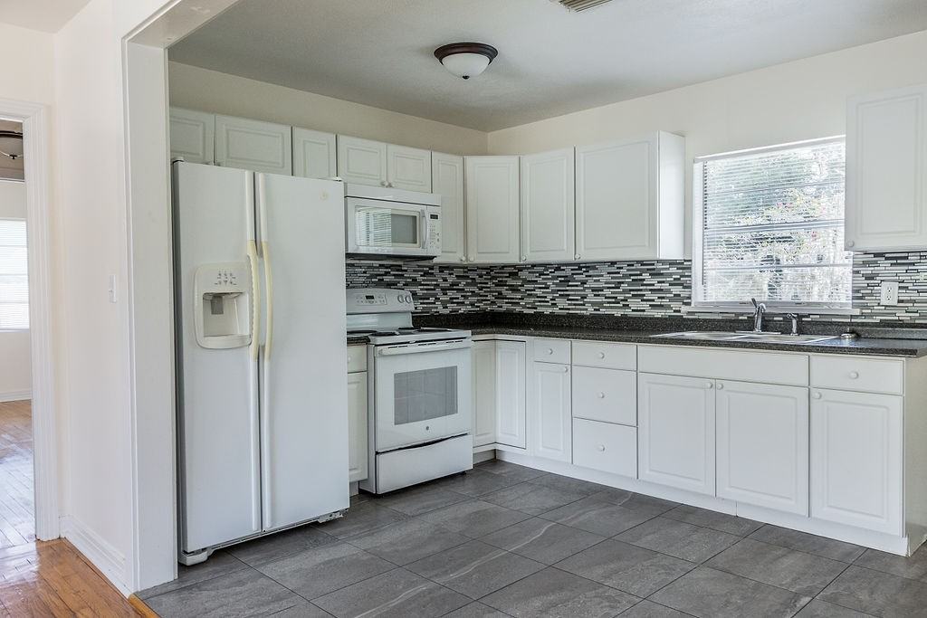 630 E Indiana Ave #1 - Photo 3 of 10