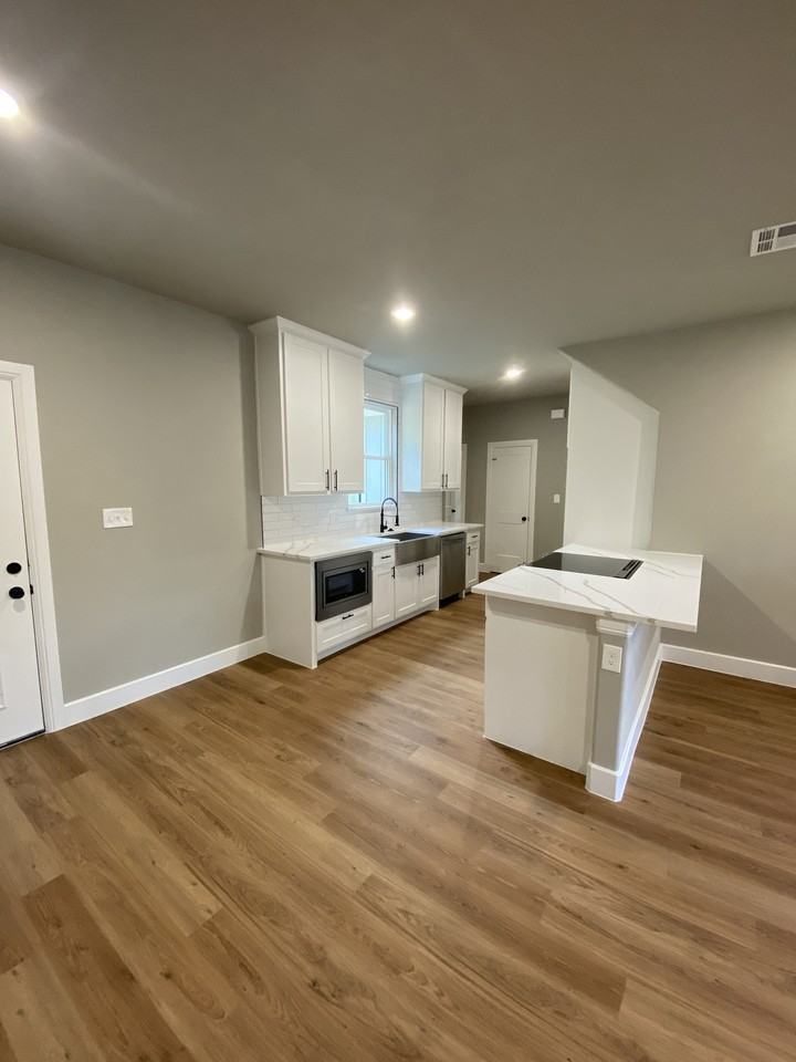 423 W Monterey St #1 - Photo 2 of 17