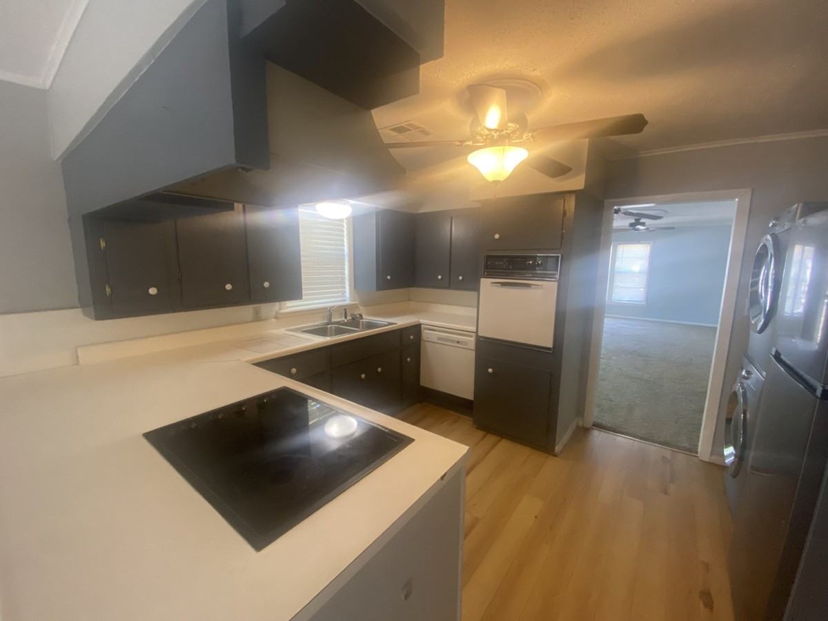 322 E Elgin St #1 - Photo 4 of 14