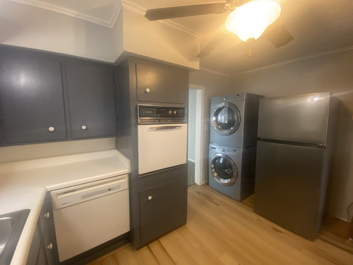 322 E Elgin St #1 - Photo 5 of 14