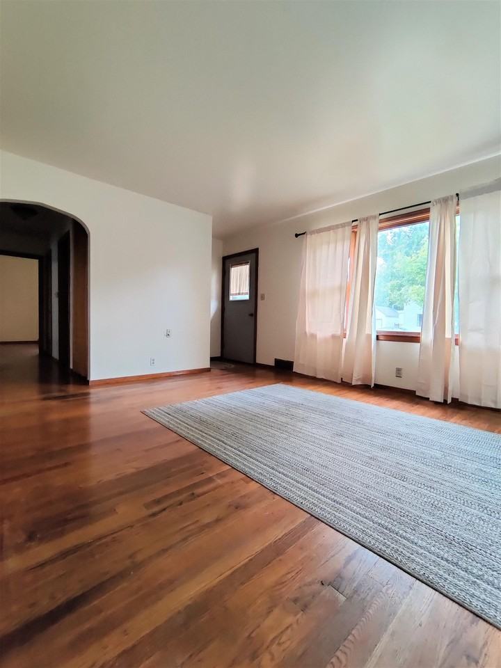 211 Wyoming Ave #1 - Photo 3 of 16