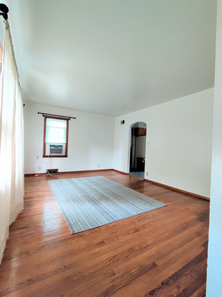 211 Wyoming Ave #1 - Photo 4 of 16