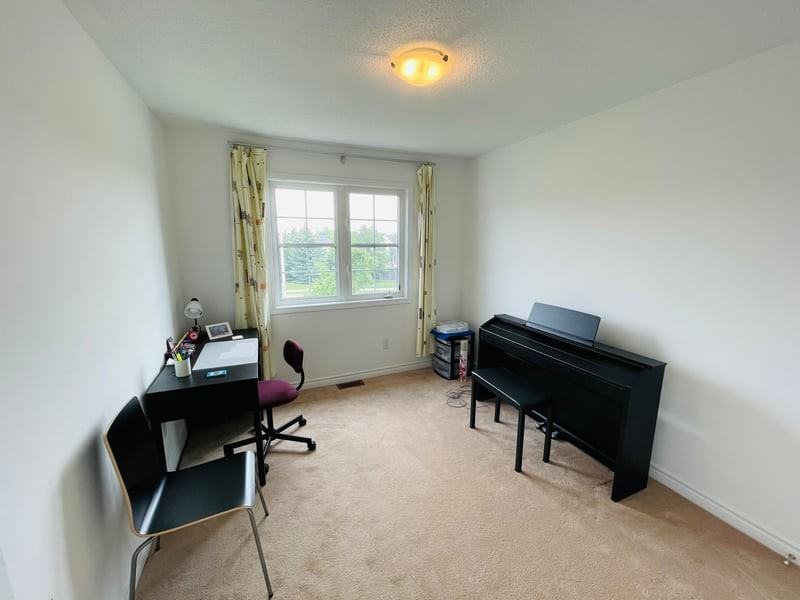 108 Battersea Cres - Photo 3 of 12