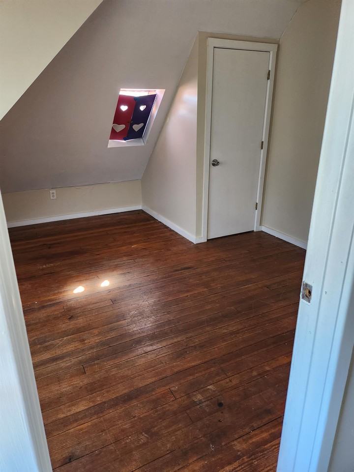 1553 Chapel St 3rd Fl #3rdFL - Photo 6 of 10