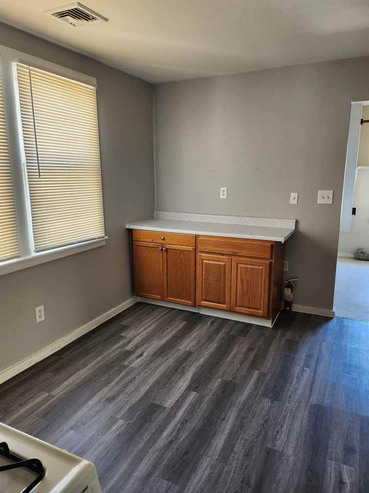 1553 Chapel St 3rd Fl #3rdFL - Photo 3 of 10