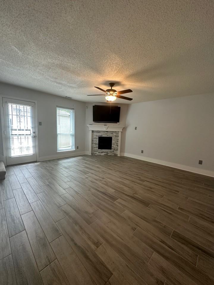 3917 Oak Branch Cir E #1 - Photo 3 of 19