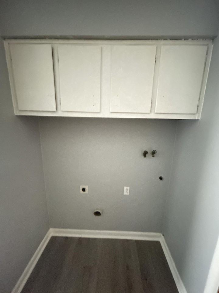 627 Troy St #B - Photo 5 of 6