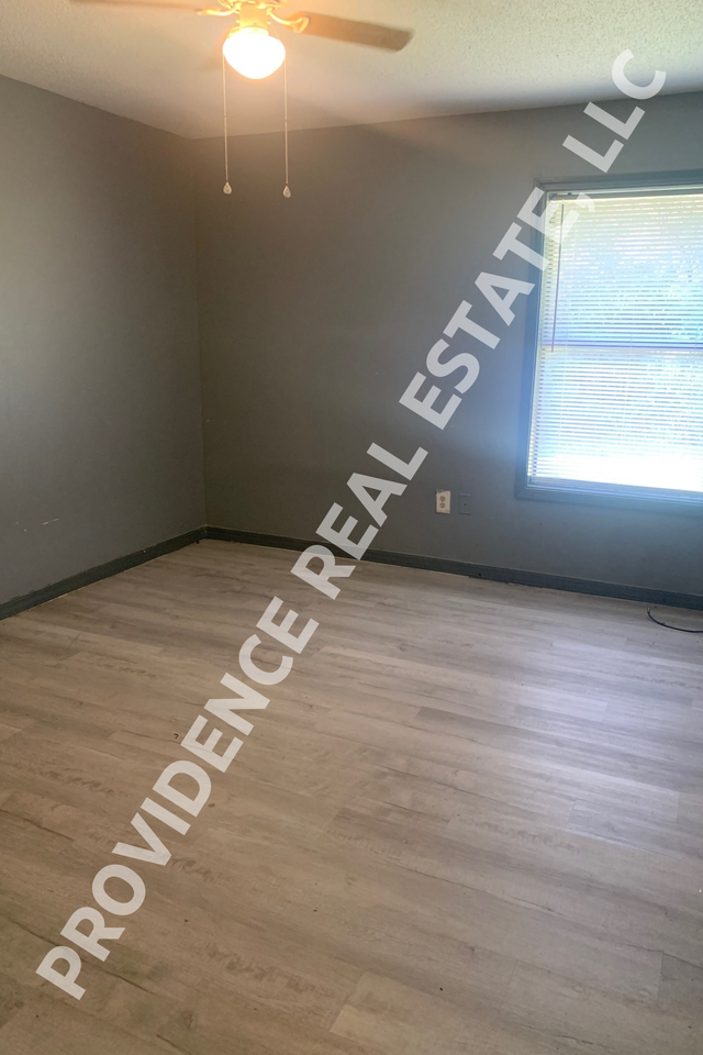 150 Lone Oak - 1Apt #1 - Photo 3 of 6