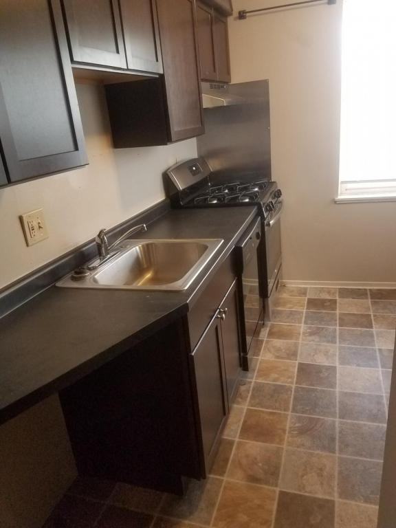 105 N Butler St - Photo 2 of 9