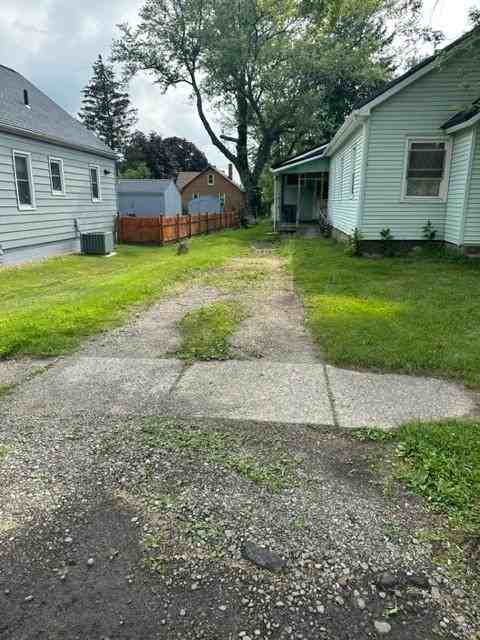 2216 Pear St - Photo 3 of 13
