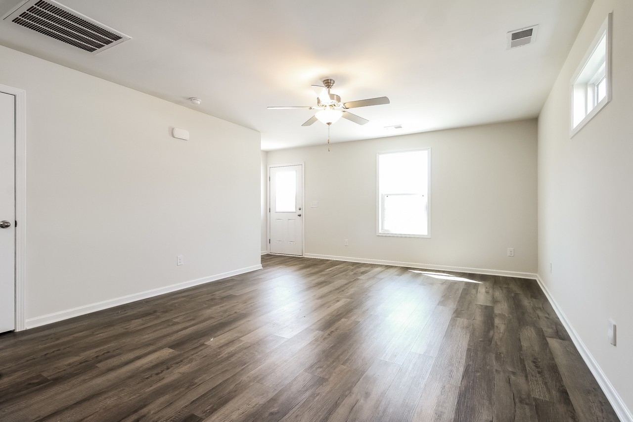 339 Noble Ln - Photo 3 of 16