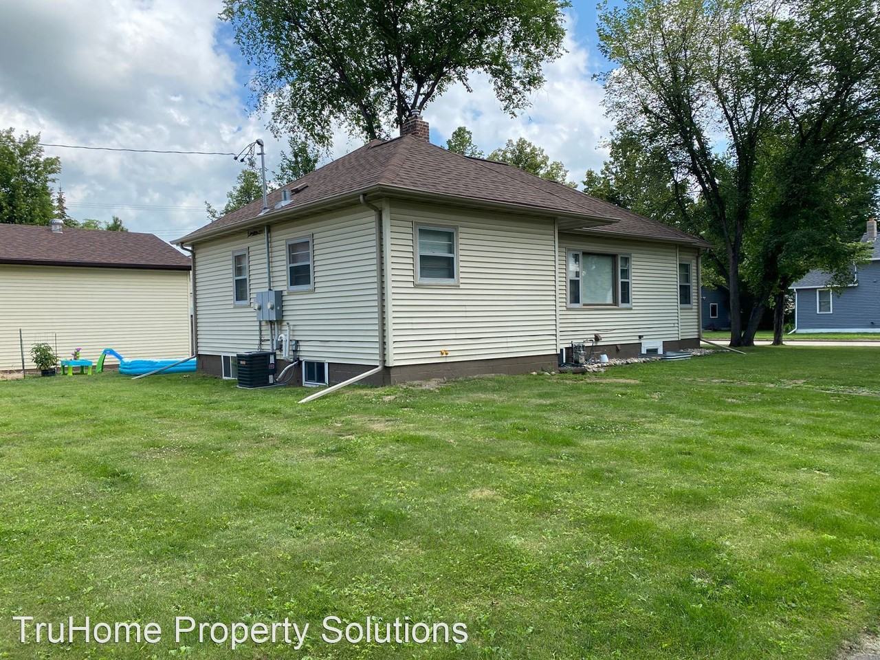 109 1/2 N 17th St - Photo 2 of 19