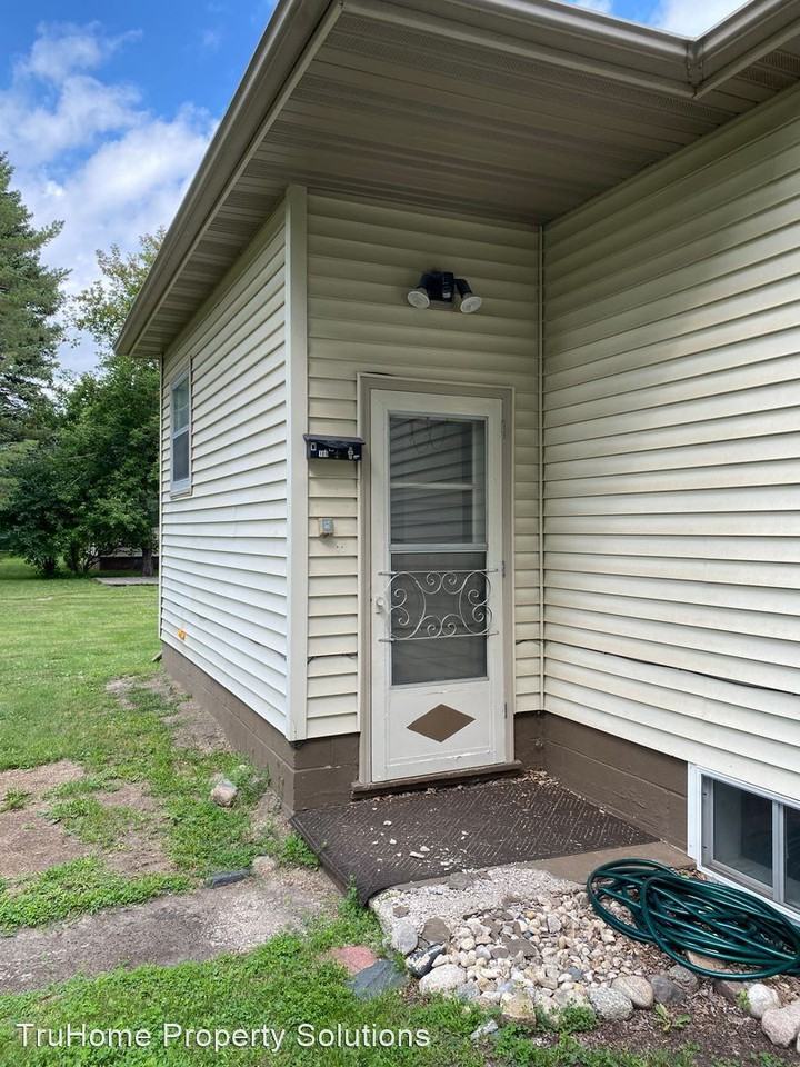 109 1/2 N 17th St - Photo 3 of 19