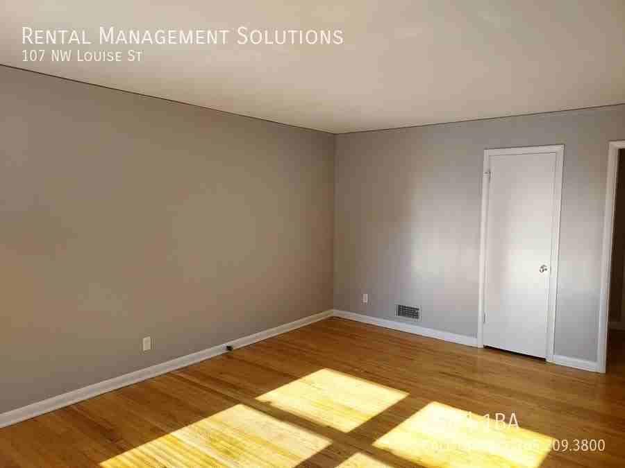107 Nw Louise St - Photo 3 of 17