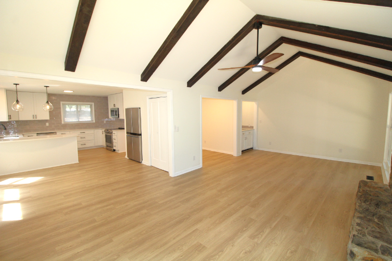 5107 Windward Dr - Photo 3 of 37