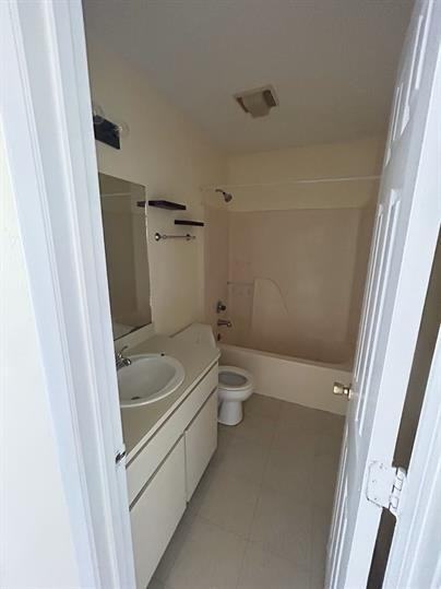 520 Northwest 12th Drive - Photo 3 of 7