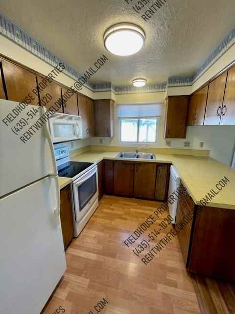 1187 N 250 E - Photo 3 of 44