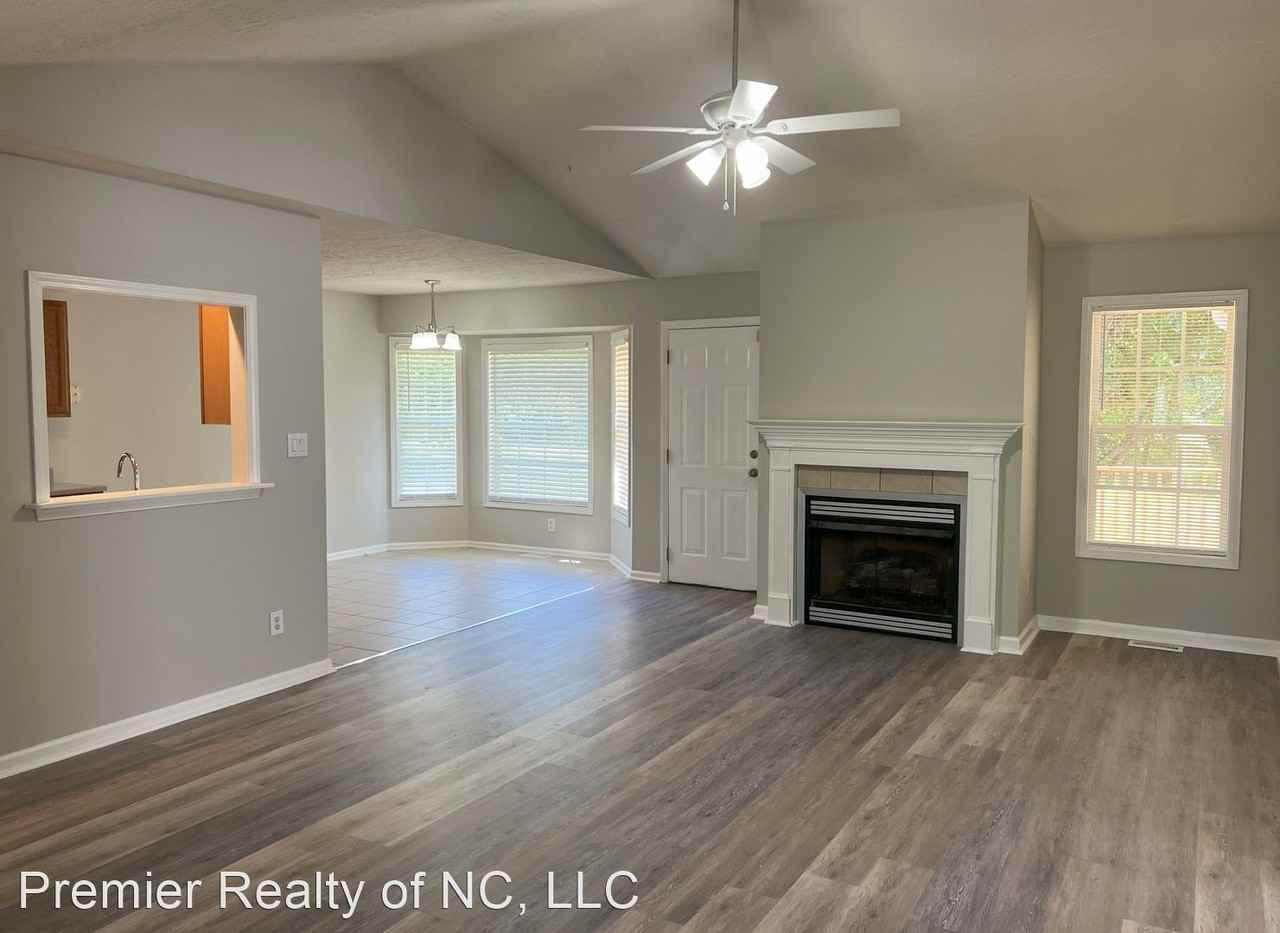 148 Polaris Dr - Photo 2 of 10