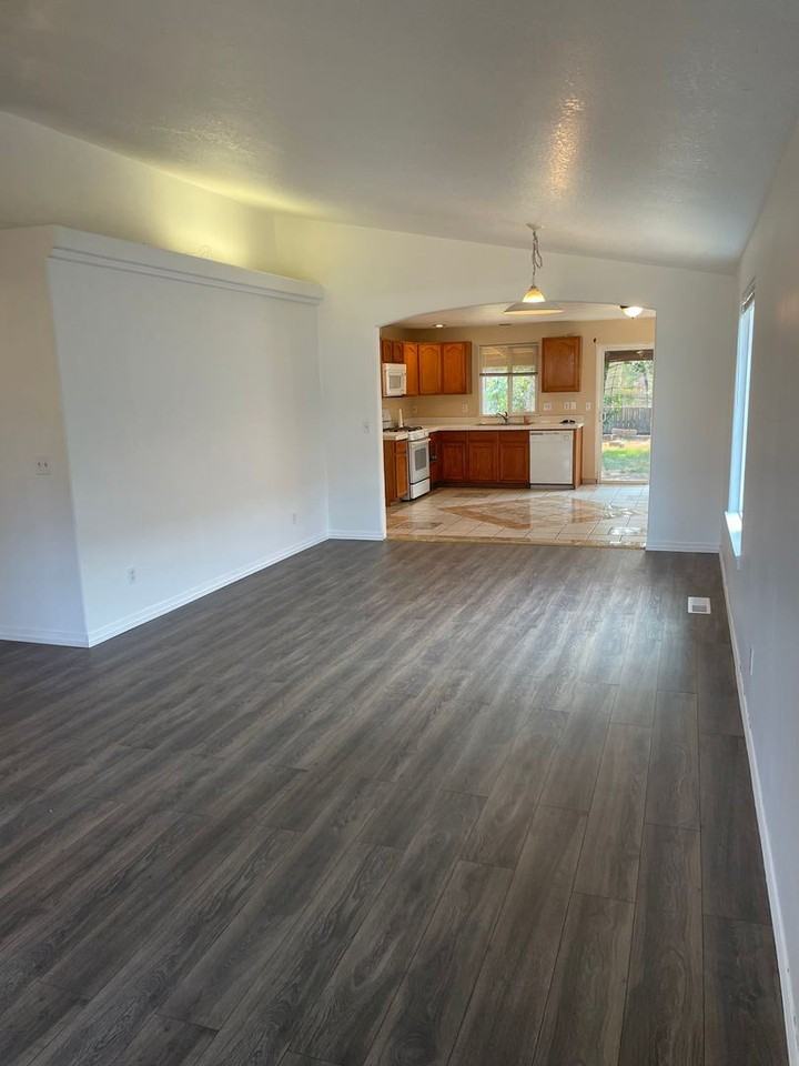 1030 N 1st St - Photo 3 of 17