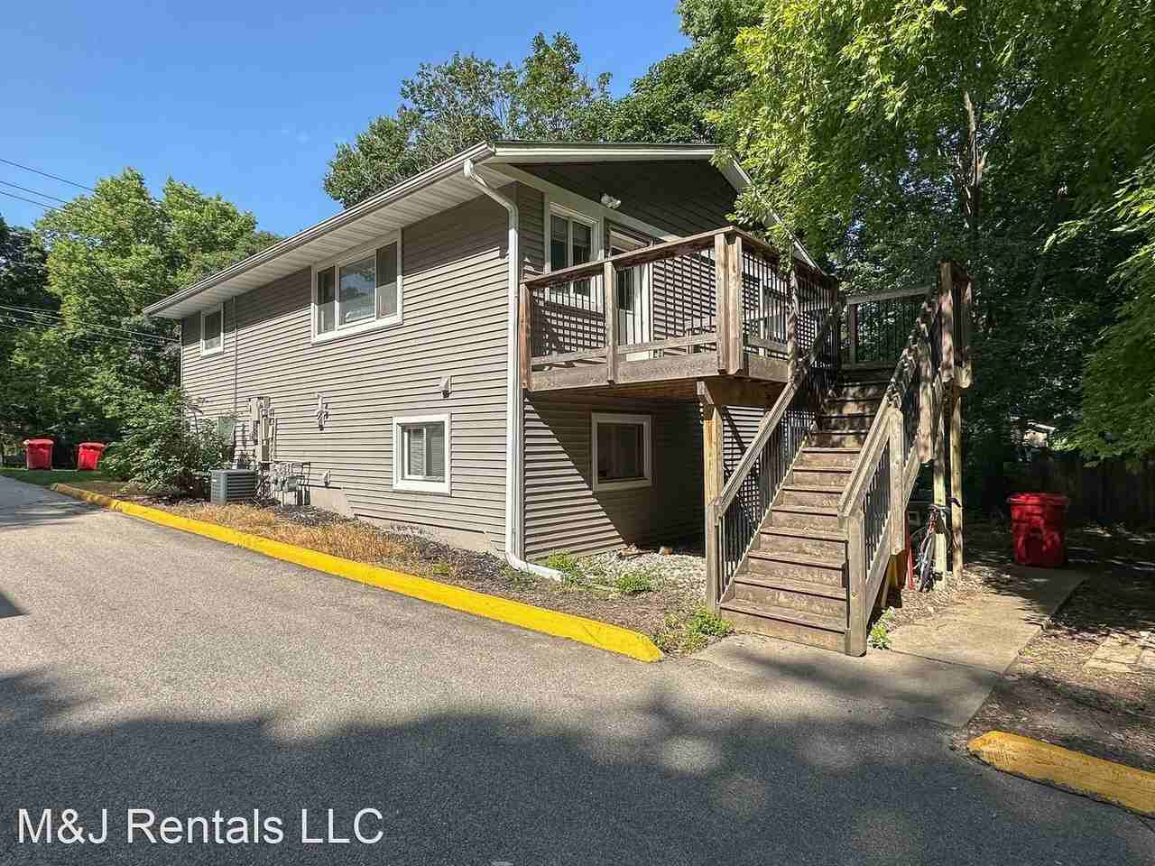 3010 Oakland St - Photo 2 of 4