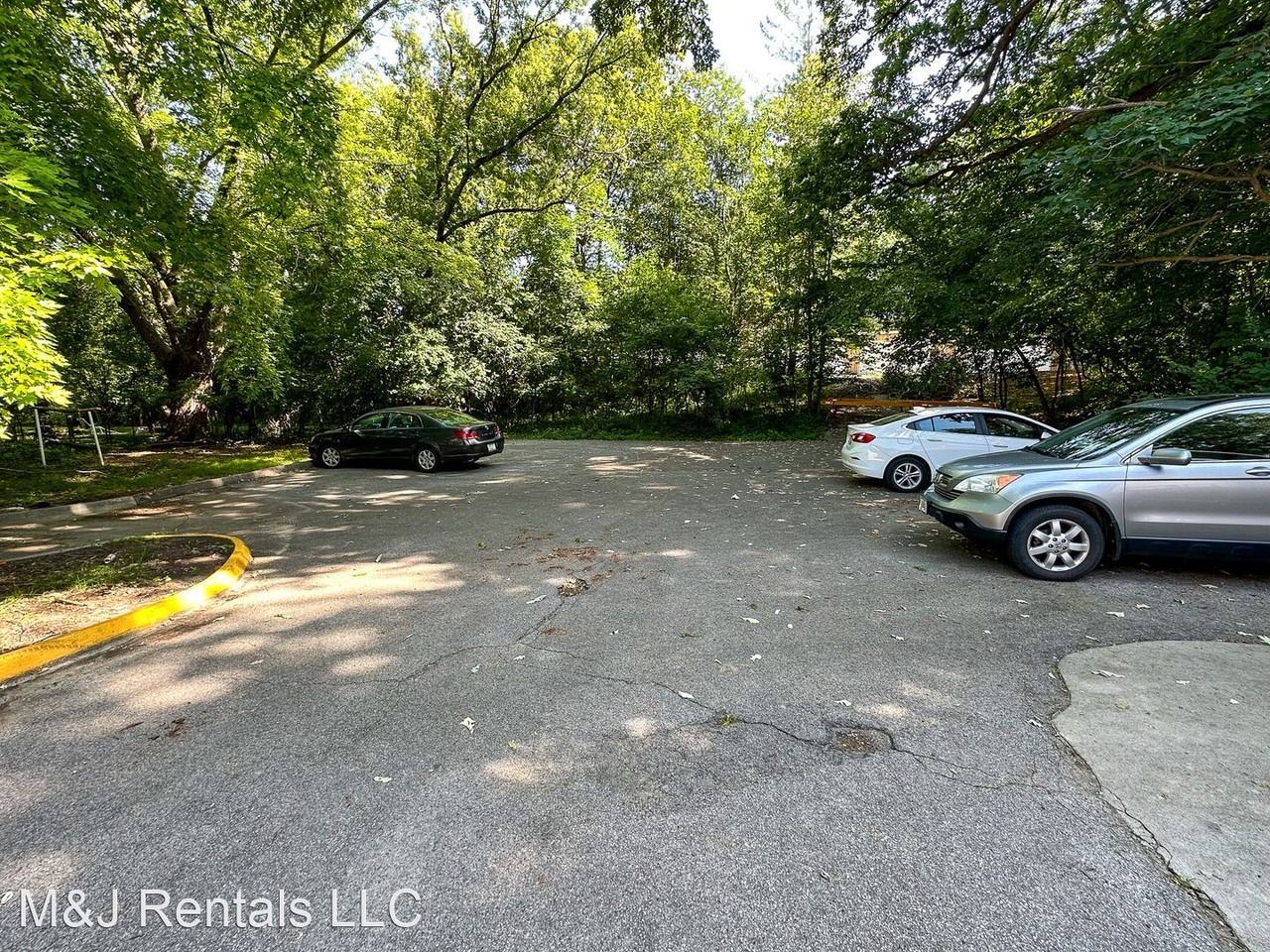 3010 Oakland St - Photo 3 of 4