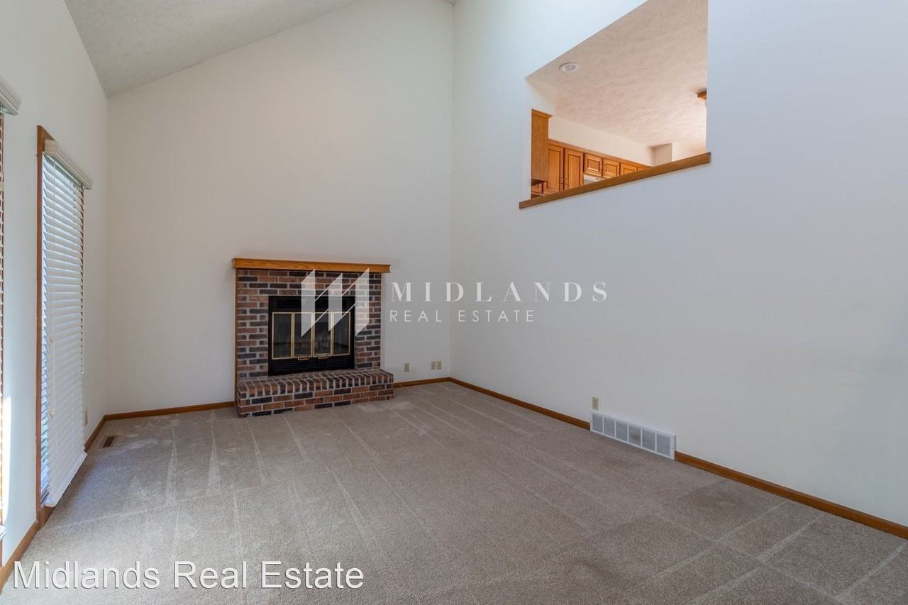 1003 Devon Dr - Photo 3 of 19