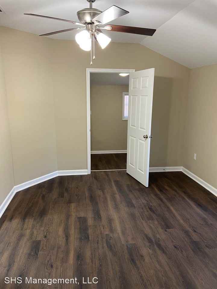 112 Edwards St - Photo 2 of 15