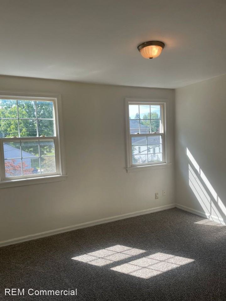 112 W Park Ave - Photo 3 of 8