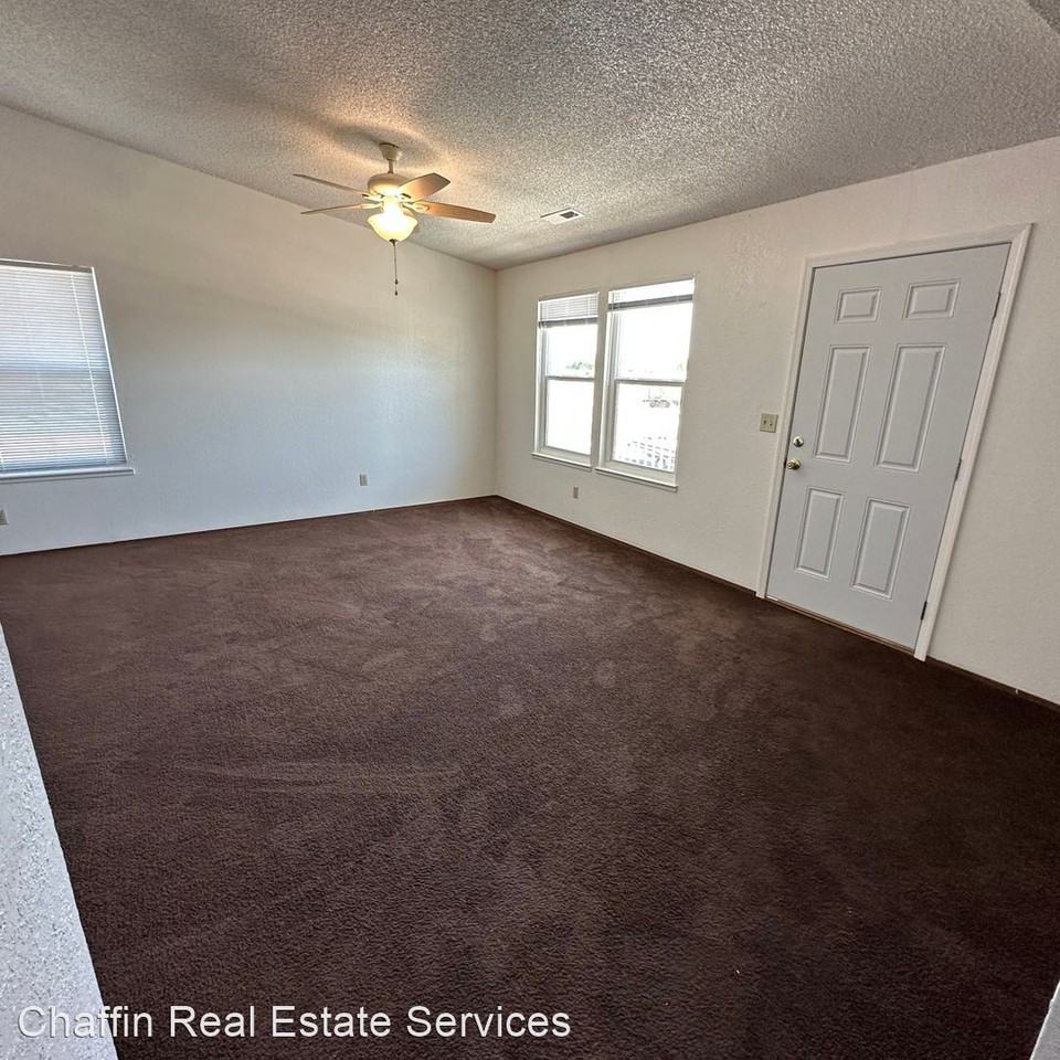 W D Street Fallon Apartment - Photo 3 of 10