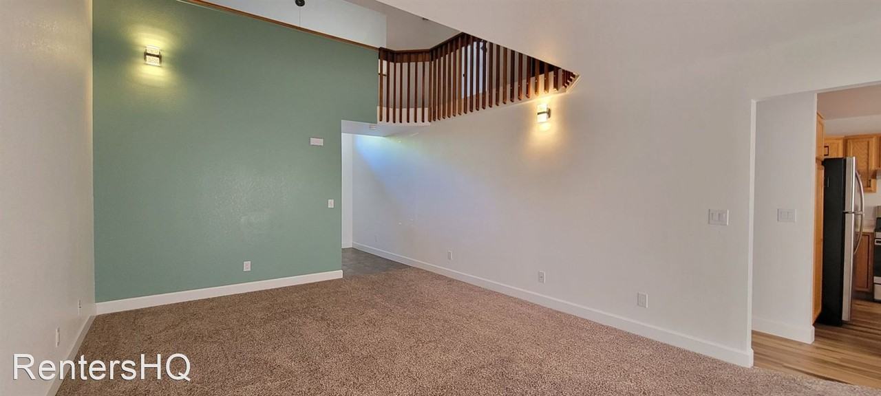 826 CALLY CT - Photo 2 of 21