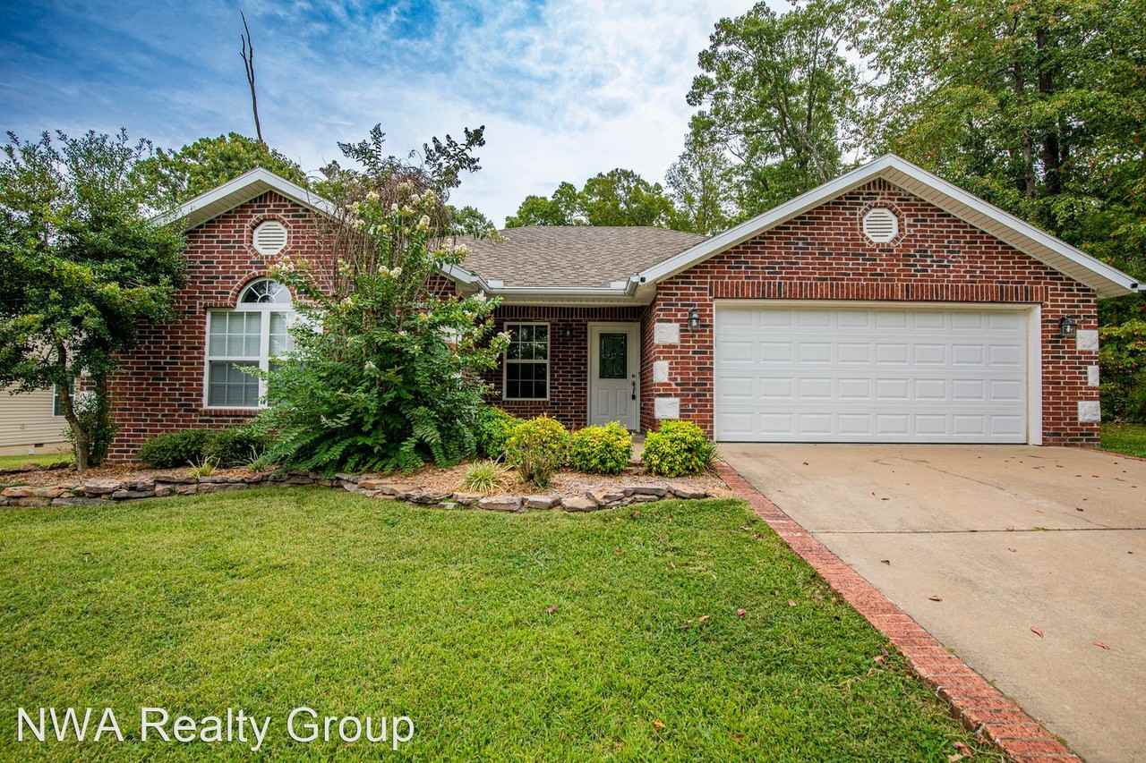 4 Warton Ln - Photo 2 of 22