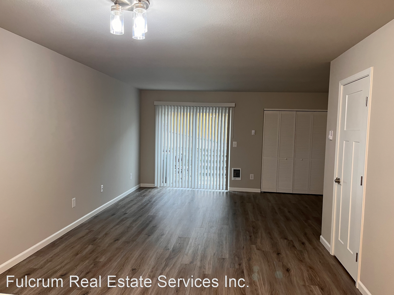 245 Norpoint Way Ne - Photo 3 of 14