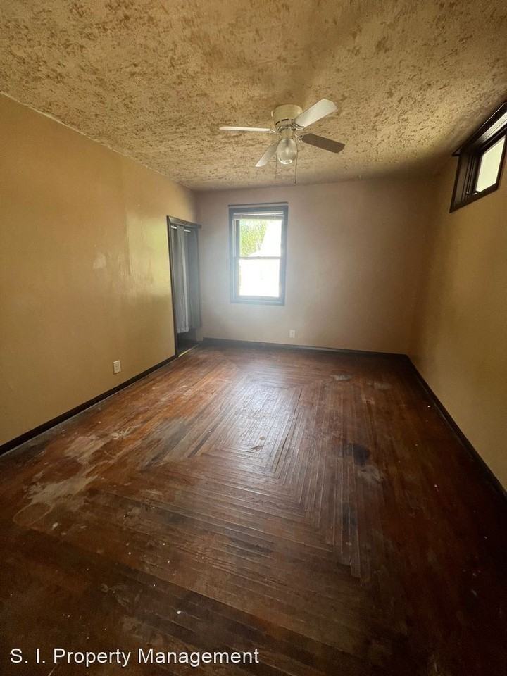 207 W Goodall St - Photo 3 of 11