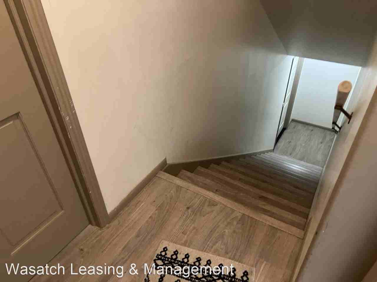 927 E 200 S - Photo 3 of 7