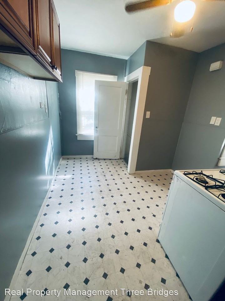 2135 Crescent Ave - Photo 2 of 14