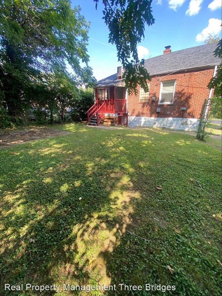 6858 Stratford Ave - Photo 3 of 15