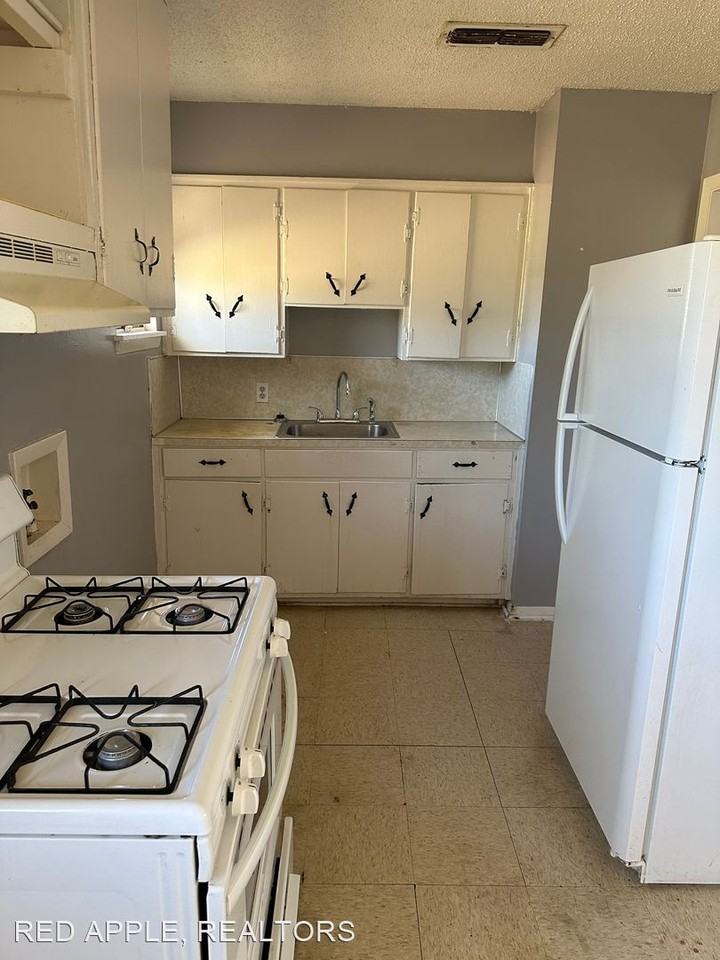 5442 Laguna Dr - Photo 2 of 11