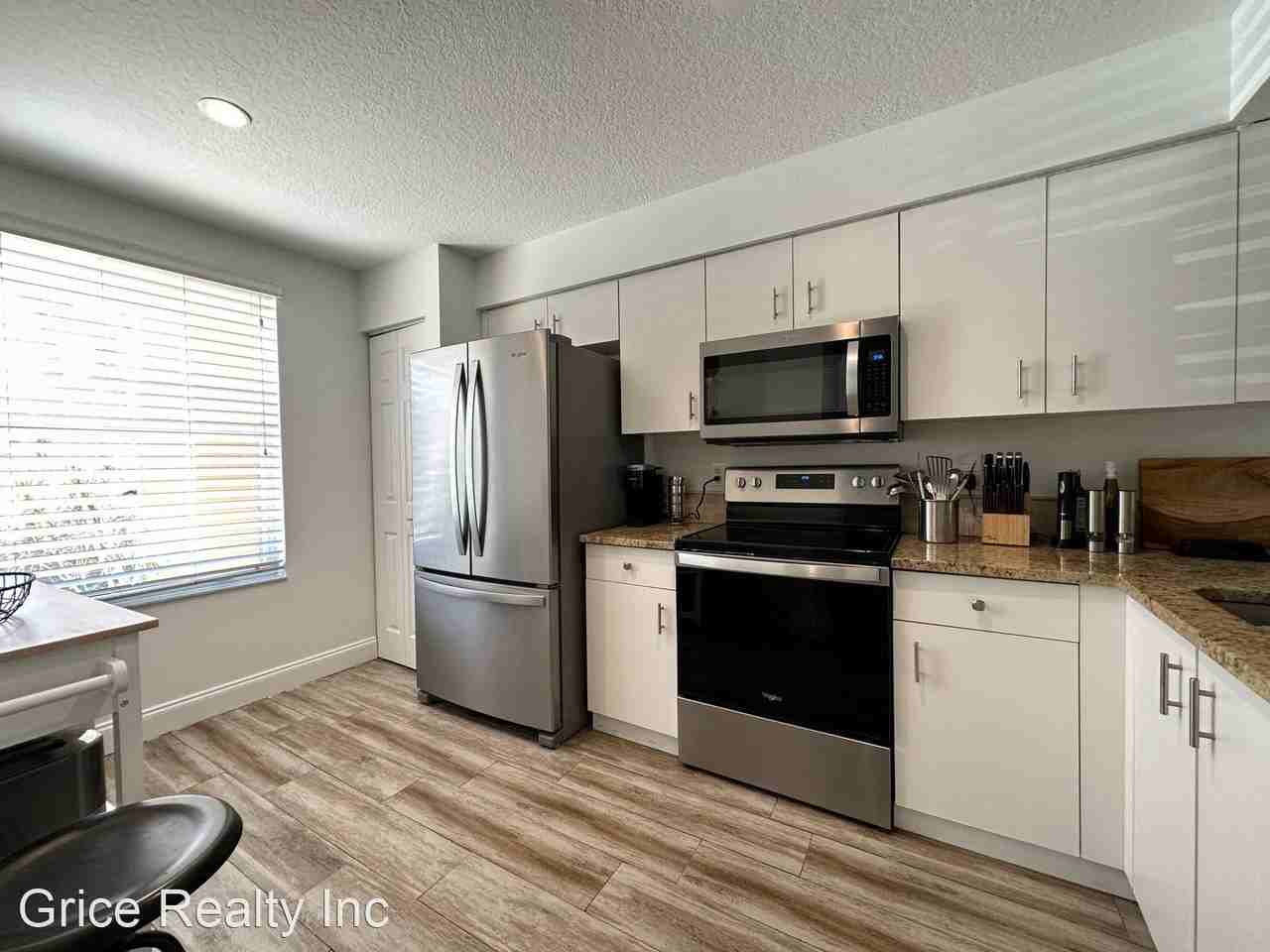 6650 Huntington Lakes Cir - Photo 3 of 17